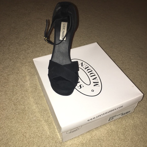 Steve Madden Black xenon wedges - Picture 3 of 4